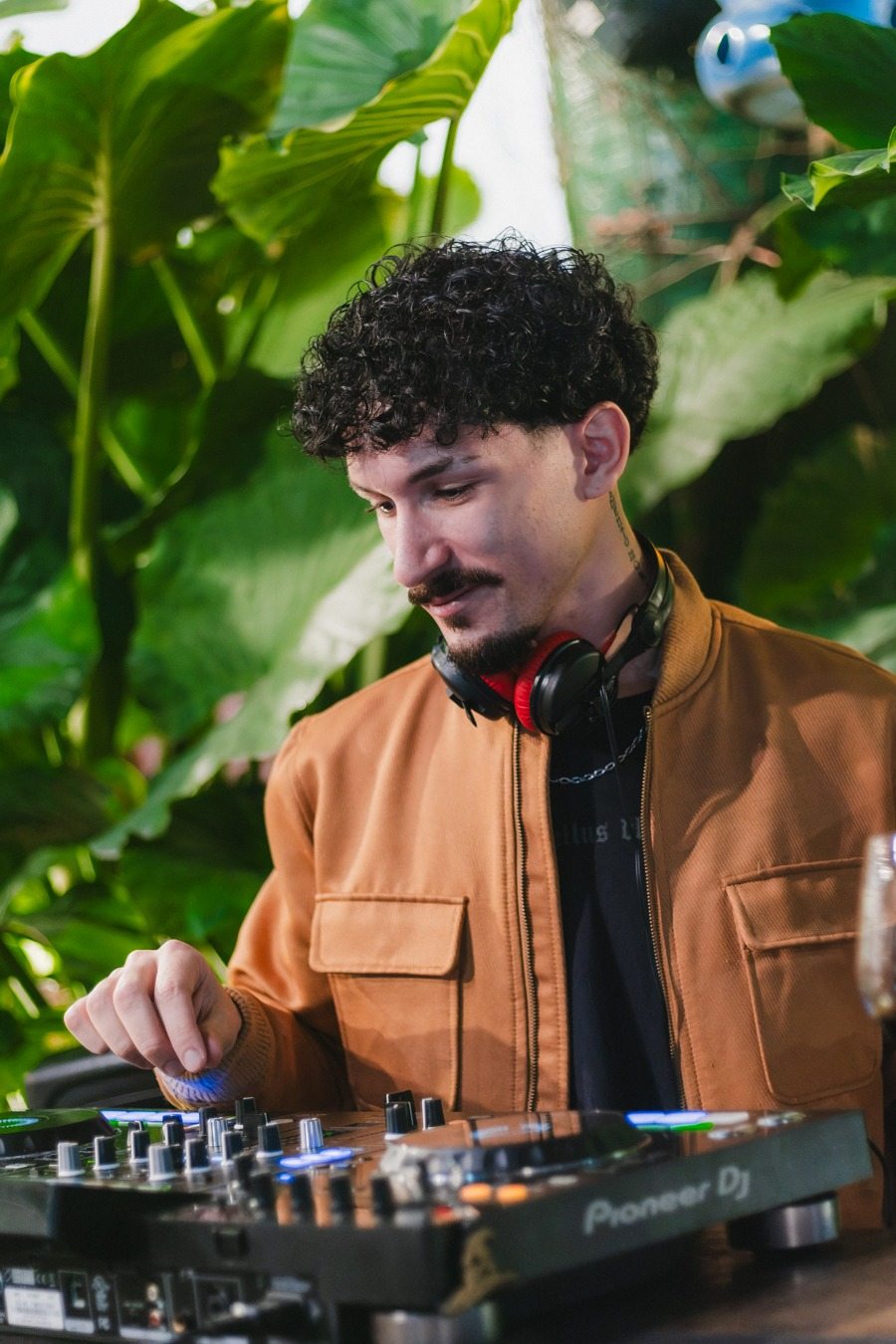 erboN mixando em uma apresentação